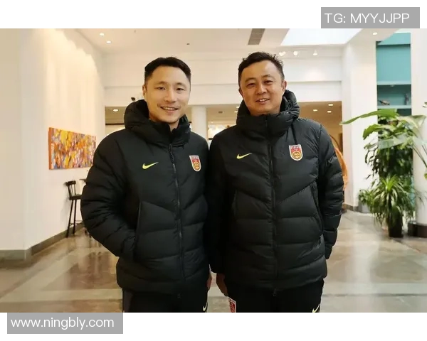 足球明星教官的身份揭秘以及他的传奇经历与成就分析